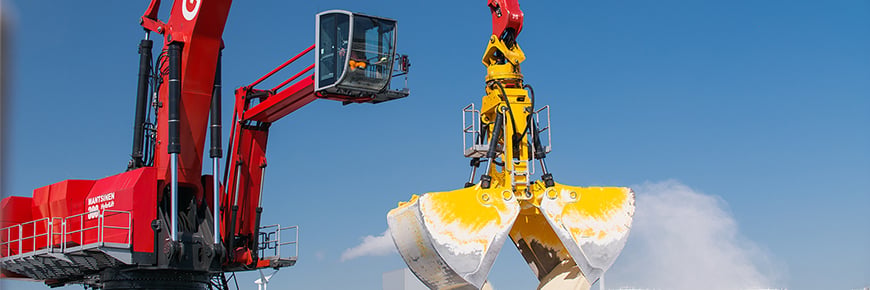 Mantsinen Bucket on crane